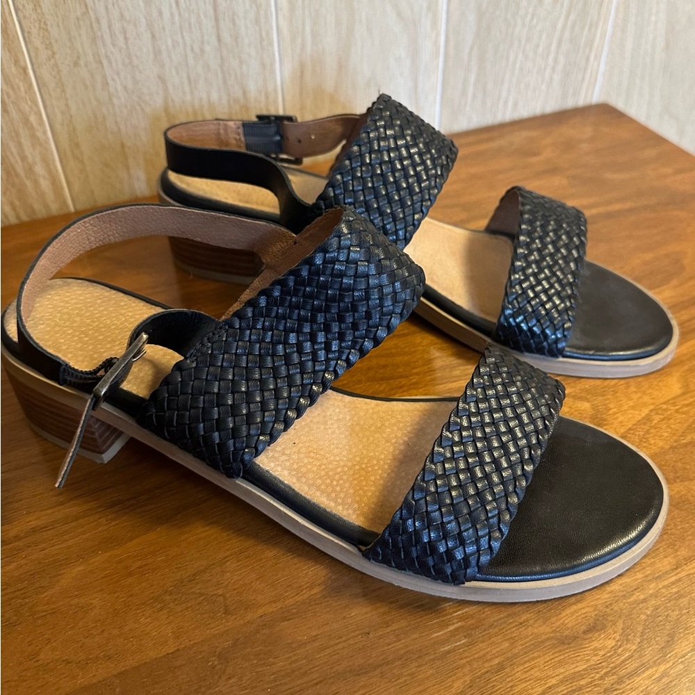 Seychelles ‘Bring It Back’ Black leather Woven Sandals - size 10